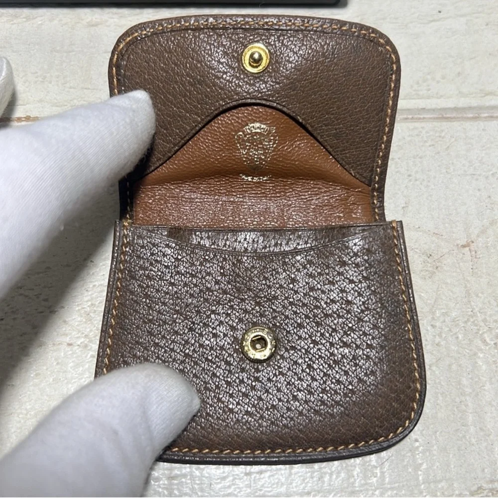 Gucci Tan and Cream Monogram Coin Holder - Picture 7 of 16